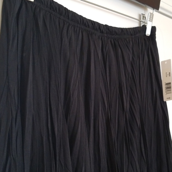 New Directions Black Skirt - Picture 2 of 4